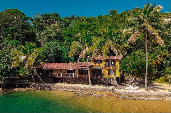 Beachfront house with panoramic views in Ilha Grande