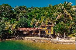 Beachfront house with panoramic views in Ilha Grande