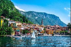 Como, 22100, Italy