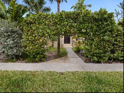 335 Island Cir, Sarasota, FL 34242