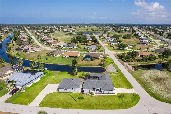 142 Mark Twain Ln, Rotonda West, FL 33947