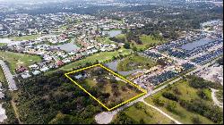 2900 Curry Ln, Nokomis, FL 34275