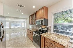 2751 71st Dr E, Sarasota, FL 34243