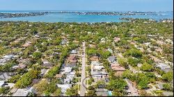 1959 Hibiscus St, Sarasota, FL 34239