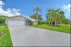 305 Degas Dr, Nokomis, FL 34275