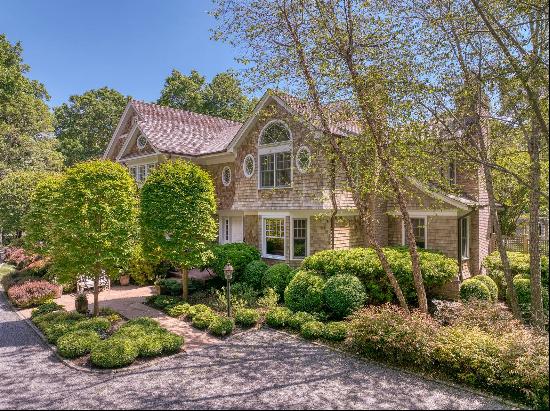 15 Heatherwood Lane In Village Of Quogue, New York