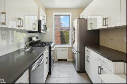 72-81 113Th Street 5M In Forest Hills, New York