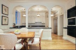 820 Fifth Avenue Maisonette In Upper East Side, New York