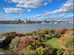 11 Riverside Drive In Upper West Side, New York