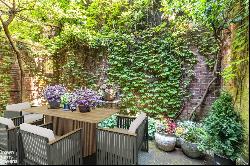 71 West Washington Plac Garden In Greenwich Village, New York