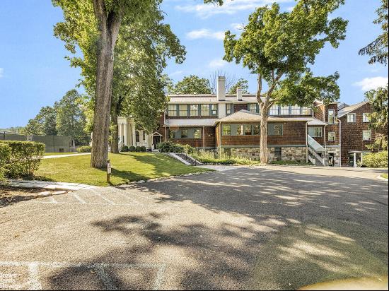 1 Mountain Farm Road In Tuxedo Park, New York