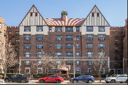 109 -14 Ascan Avenue 4P In Forest Hills, New York