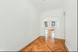 687 West 204Th Street 6E In Inwood, New York