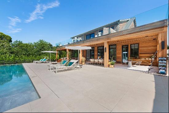 4 Windy Hill Lane In Bridgehampton, New York