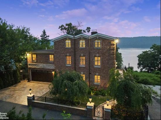 3061 Scenic Place In Spuyten Duyvil, New York