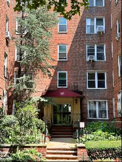 221 Mcdonald Avenue 2G In Windsor Terrace, New York