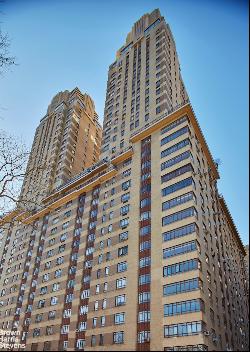 25 Central Park West 8V In Upper West Side, New York