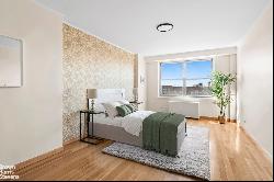 135 Ocean Parkway 8F In Kensington, New York