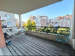 LE QUESNE / MAIRIE / Appartement T3 avec terrasse à rénover, Garage, Cave.