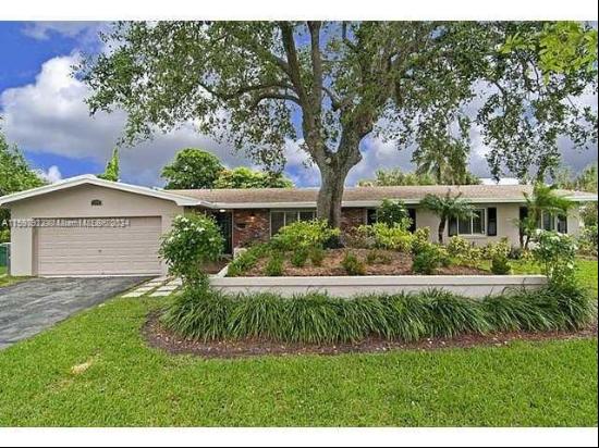 13795 Sw 82Nd Ave In Palmetto Bay, Florida