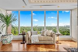 10 Edgewater Dr 16K In Coral Gables, Florida