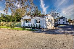 Fully Restored Cottage in Midtown