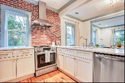 Fully Restored Cottage in Midtown