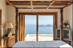 Luxury property with panoramic sea views and tourist license in Cala Boix.