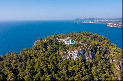 Luxury property with panoramic sea views and tourist license in Cala Boix.