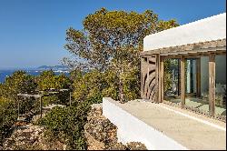 Luxury property with panoramic sea views and tourist license in Cala Boix.