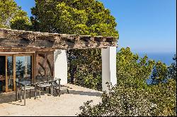 Luxury property with panoramic sea views and tourist license in Cala Boix.