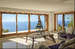 Luxury property with panoramic sea views and tourist license in Cala Boix.