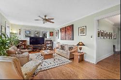 Beautiful East Side Condo Close to Lakefront