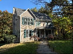 Lovely Colonial in Silvermine