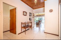 Spacious Family Home Situated On A Tree-lined Cul-De-Sac.