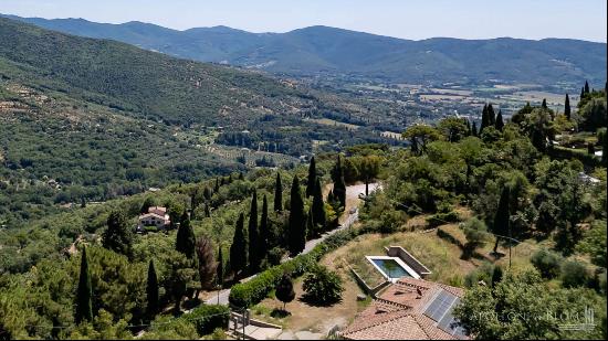 Villa with pool and solar panels, Cortona - Tuscany