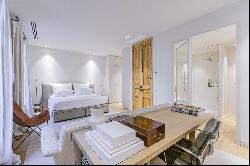 Impressive refurbished apartment with terrace near Passeig de Gracia