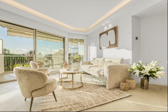 Luxury 75 sqsqm bedrooms apartment - Sea front in Cannes