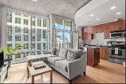 Ninth Floor Condo Provides Beautiful Cityscape Vistas