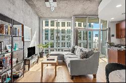 Ninth Floor Condo Provides Beautiful Cityscape Vistas