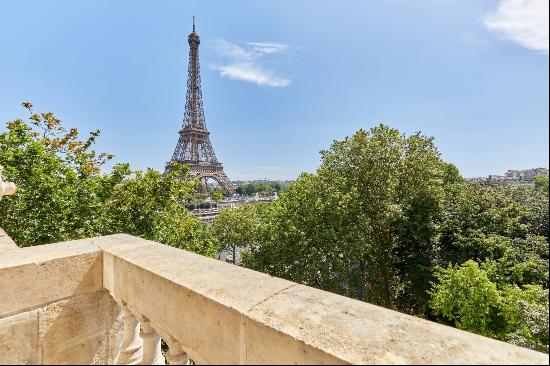 Paris 16th District - An exceptional apartment commanding magnificent views