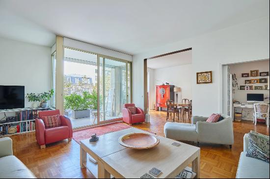 PARIS 7th District - 1/2 bed apartment on high floor