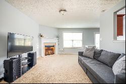 Charming Townhome Nestled in a Quiet and Friendly Community