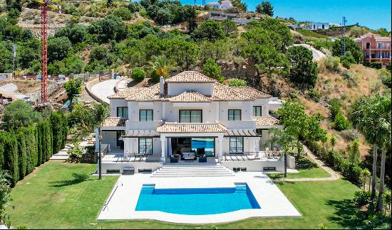 Luxury villa offering the best panoramic mountain and sea views in a very private and qui