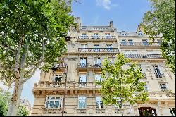 Paris 16th District - An exceptional apartment commanding magnificent views