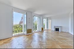 Paris 16th District - An exceptional apartment commanding magnificent views