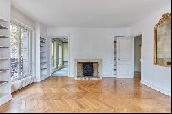 Paris 6th District - A bright 3-bed apartment