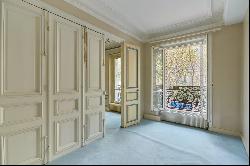 Paris 6th District - A bright 3-bed apartment