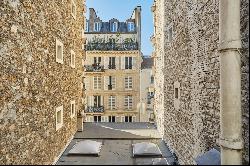 Paris 9th District - A renovated apartment with a roof terrace