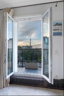 Paris 7th District – A superb 4-bed apartment with a balcony